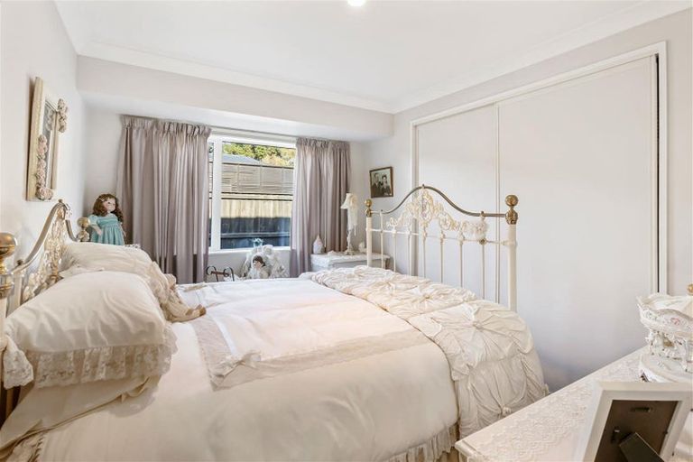 Photo of property in 5 Amoka Crescent, Parklands, Christchurch, 8083