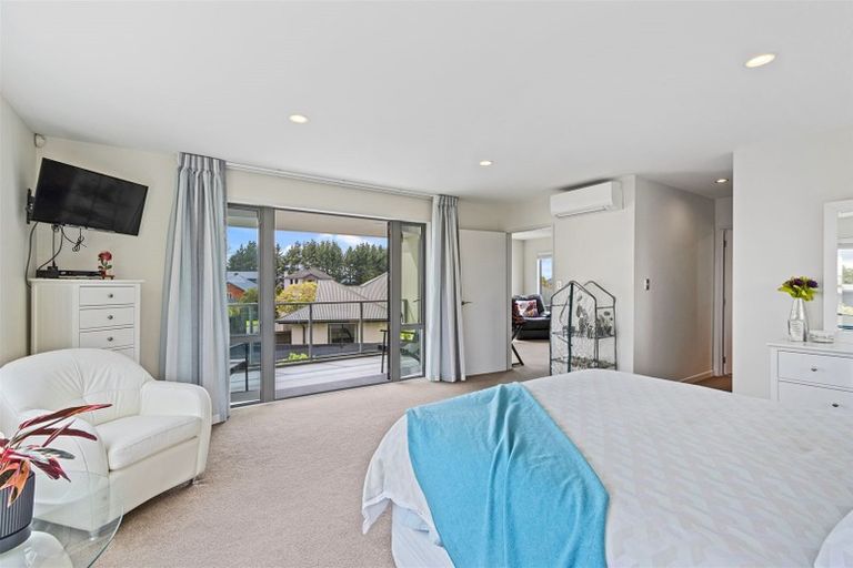 Photo of property in 5 Stoneleigh Green, Parklands, Christchurch, 8083