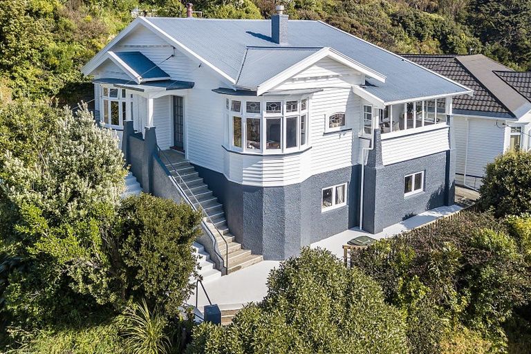 Photo of property in 39 Sutherland Crescent, Melrose, Wellington, 6023