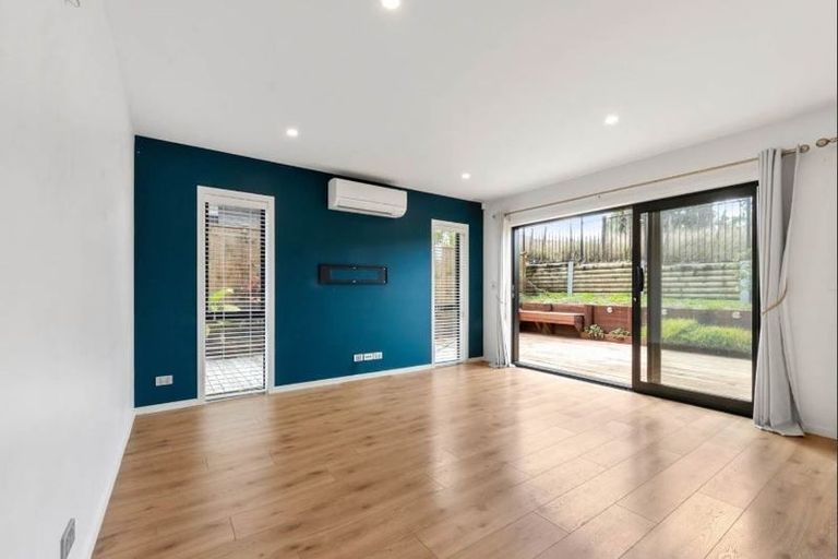 Photo of property in 42 Accolage Boulevard, Kumeu, 0810