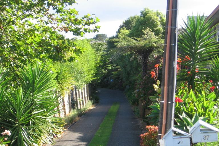 Photo of property in 39 Kiteroa Terrace, Rothesay Bay, Auckland, 0630