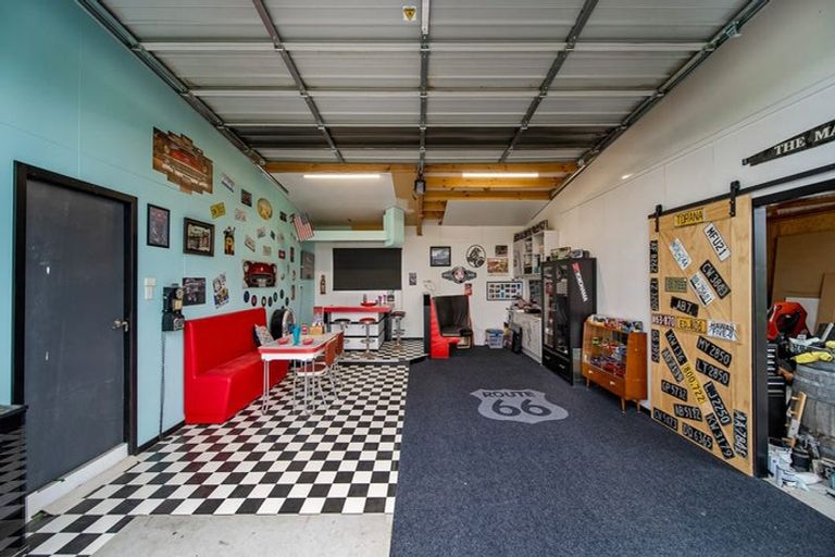 Photo of property in 11 Whitcombe Place, Darfield, 7571