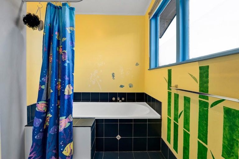 Photo of property in 34 Endeavour Street, Marfell, New Plymouth, 4310