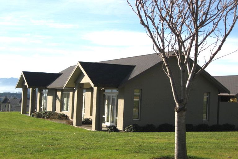Photo of property in 4 Foxglove Heights, Wanaka, 9305