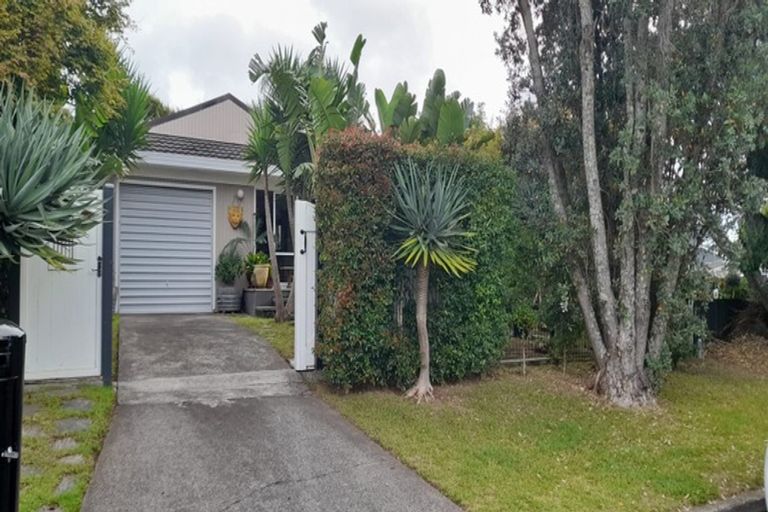 Photo of property in 22 Leaming Place, Clarks Beach, 2122