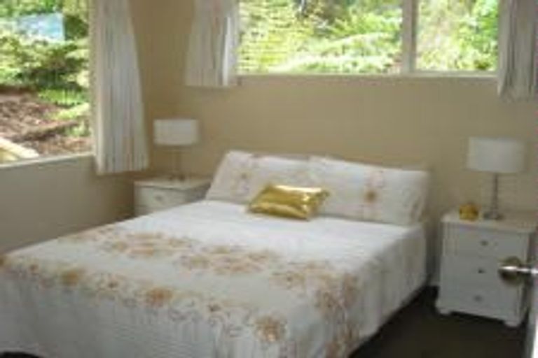 Photo of property in 23b Penguin Drive, Murrays Bay, Auckland, 0630