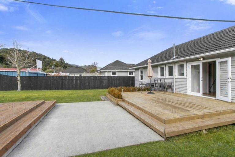 Photo of property in 44 Bull Avenue, Wainuiomata, Lower Hutt, 5014