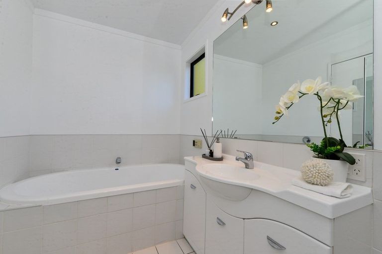 Photo of property in 28b Braid Road, St Andrews, Hamilton, 3200