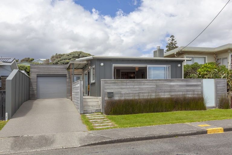 Photo of property in 121 The Parade, Paekakariki, 5034