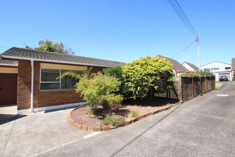 Photo of property in 3/5 Tobruk Crescent, Milford, Auckland, 0620