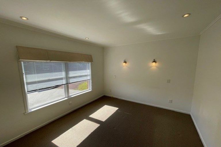 Photo of property in 2/11 Winscombe Street, Belmont, Auckland, 0622