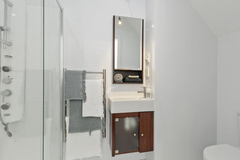 Photo of property in 323 The Terrace, Te Aro, Wellington, 6011