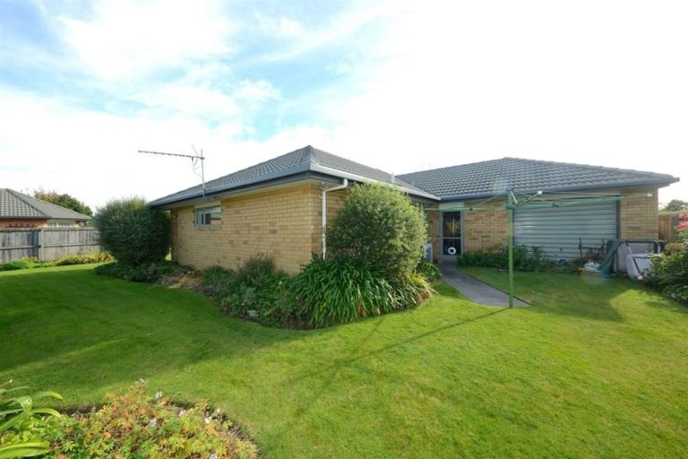 Photo of property in 22 Sutton Place, Dallington, Christchurch, 8061