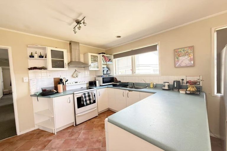 Photo of property in 12 Fiesta Drive, Half Moon Bay, Auckland, 2012