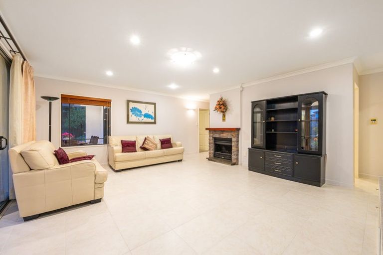 Photo of property in 24 Oakway Drive, Schnapper Rock, Auckland, 0632