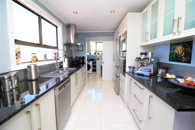 Photo of property in 5 Claridge Street, Glen Eden, Auckland, 0602