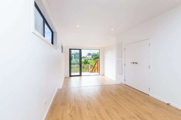 Photo of property in 9 Mokopiko Court, Beach Haven, Auckland, 0626