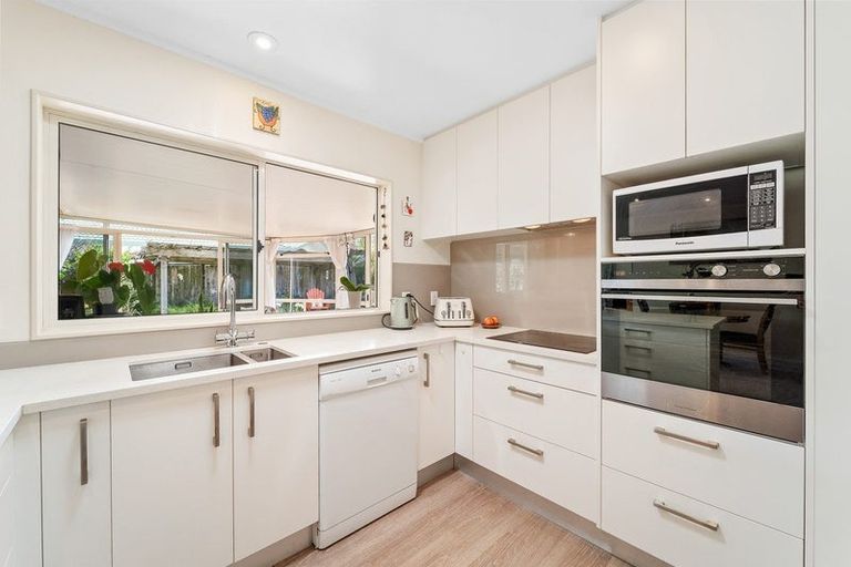 Photo of property in 39 Lakeside Drive, Orewa, 0931