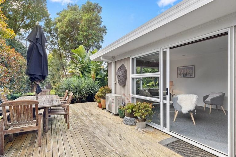 Photo of property in 22 Leaming Place, Clarks Beach, 2122