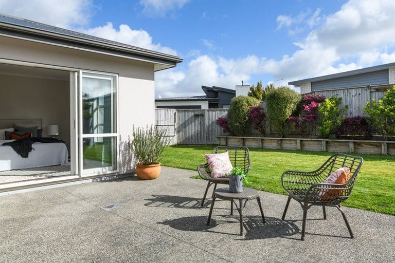 Photo of property in 15 Coutts Way, Fitzherbert, Palmerston North, 4410