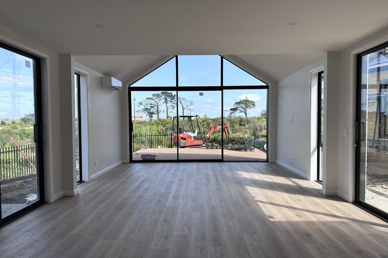 Photo of property in 3 Seagreen Avenue, Rosehill, Papakura, 2113