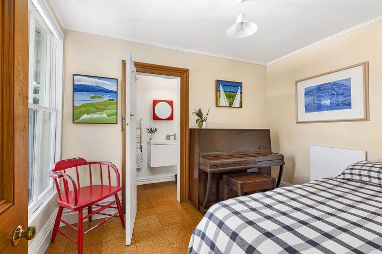 Photo of property in 37 Patanga Crescent, Thorndon, Wellington, 6011