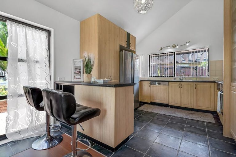 Photo of property in 8 Chardonnay Rise, Henderson, Auckland, 0612