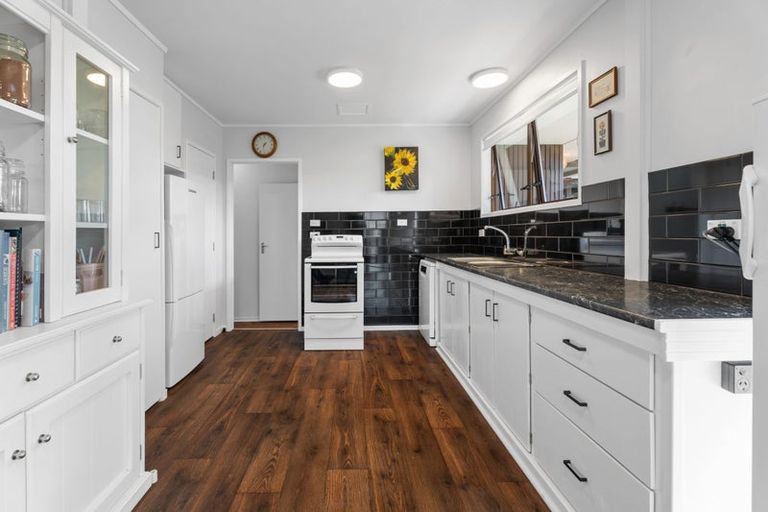 Photo of property in 1/3 Tyrian Close, Half Moon Bay, Auckland, 2012