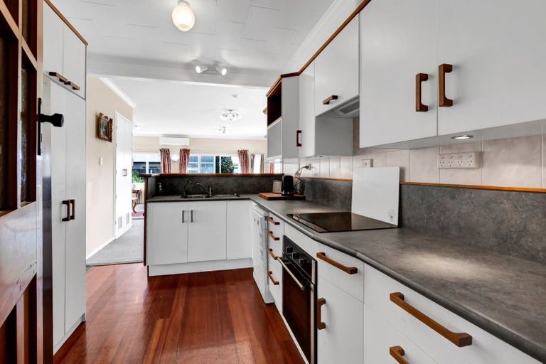 Photo of property in 17 Albion Street, Hawera, 4610