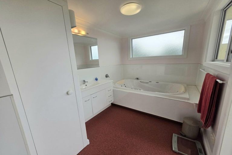 Photo of property in 2 Avon Street, South Hill, Oamaru, 9400