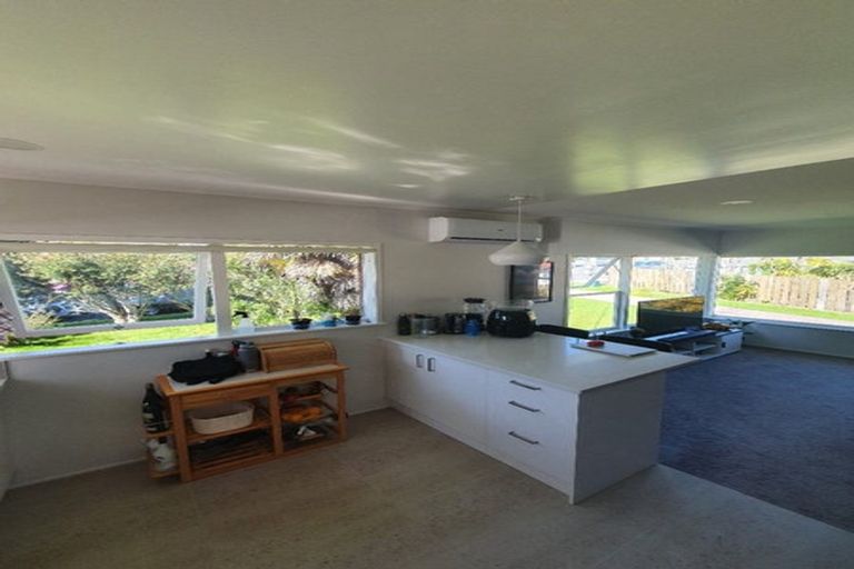 Photo of property in 1/14 Lynn Road, Bayview, Auckland, 0629
