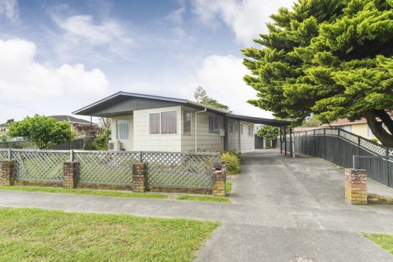 Photo of property in 1 Escort Grove, Awapuni, Palmerston North, 4412