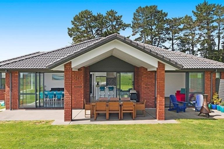 Photo of property in 38 Taurangaruru Road, Waiuku, 2683