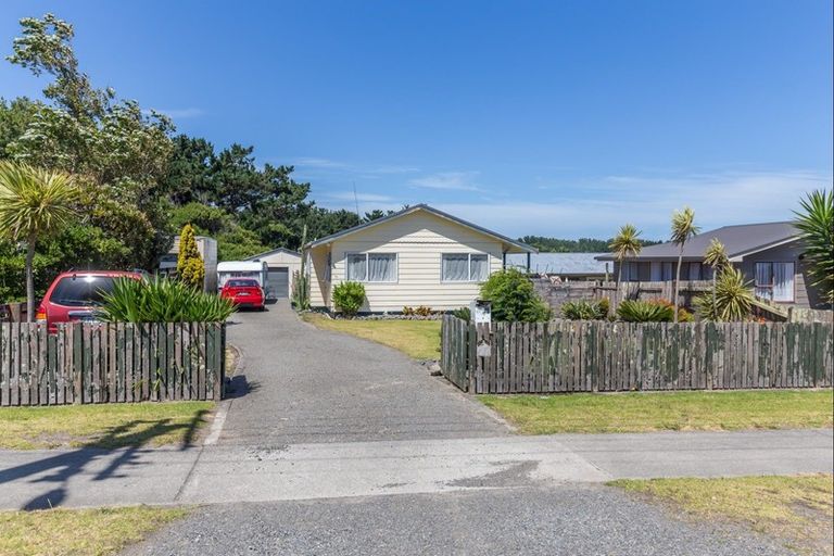 Photo of property in 97 Koputara Road, Himatangi Beach, Foxton, 4891