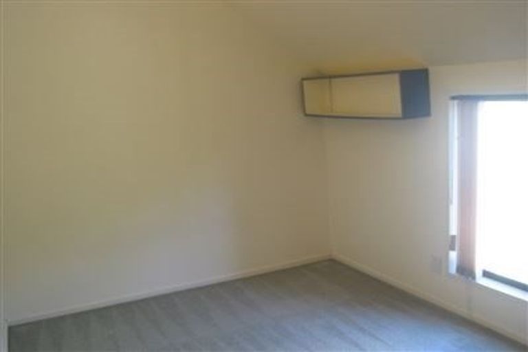Photo of property in 1/20-22 Waratah Street, Birkenhead, Auckland, 0626