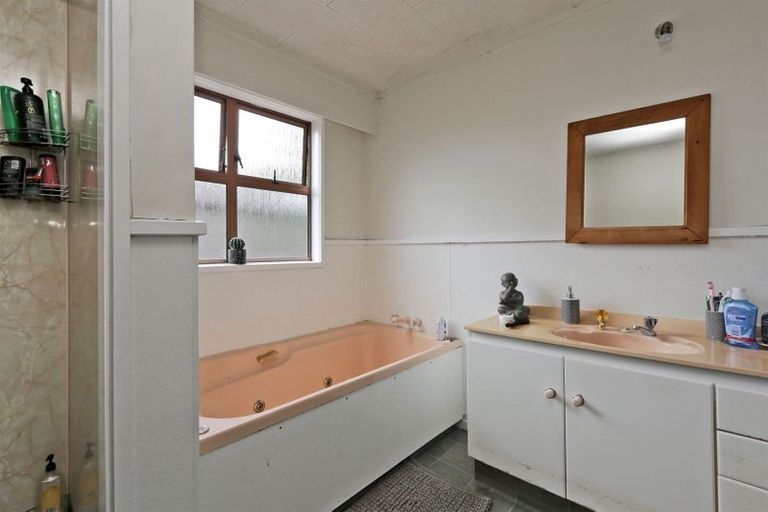 Photo of property in 41 James Cook Street, Havelock North, 4130