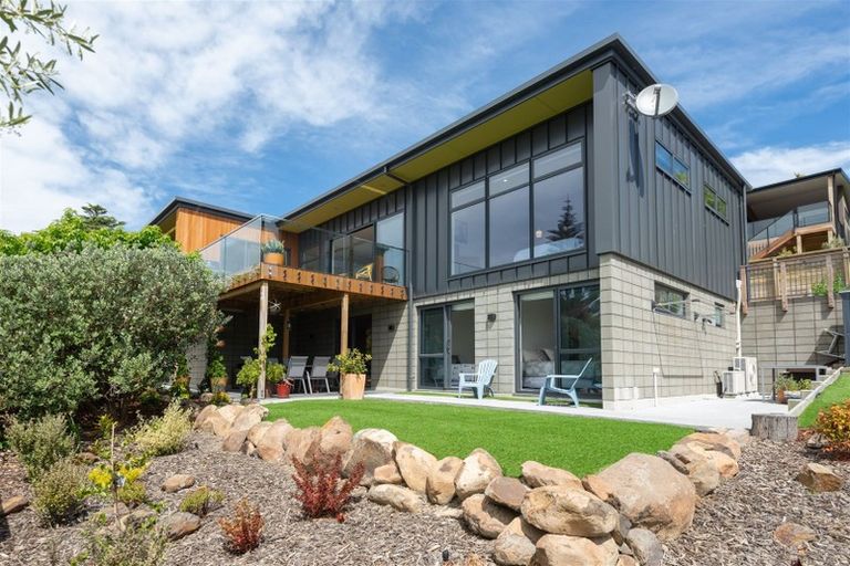 Photo of property in 10 Maffeys Road, Mount Pleasant, Christchurch, 8081