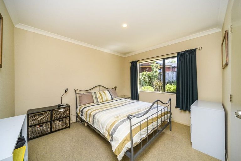 Photo of property in 53 Pacific Drive, Fitzherbert, Palmerston North, 4410