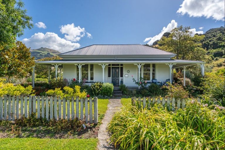Photo of property in 5849 Christchurch Akaroa Road, Duvauchelle, Akaroa, 7582