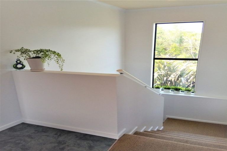 Photo of property in 8 Ruapehu Drive, Fitzherbert, Palmerston North, 4410