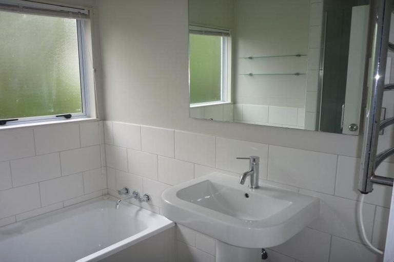 Photo of property in 34 Pemberton Avenue, Bayview, Auckland, 0629