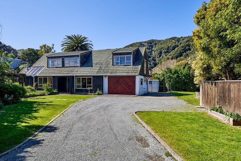 Photo of property in 227 Marine Drive, Lowry Bay, Lower Hutt, 5013