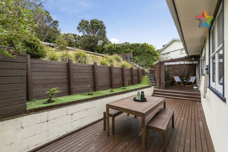 Photo of property in 52 Titiro Moana Road, Korokoro, Lower Hutt, 5012