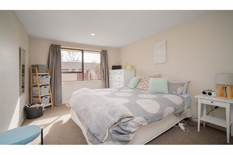 Photo of property in 2/323 Sawyers Arms Road, Bishopdale, Christchurch, 8053