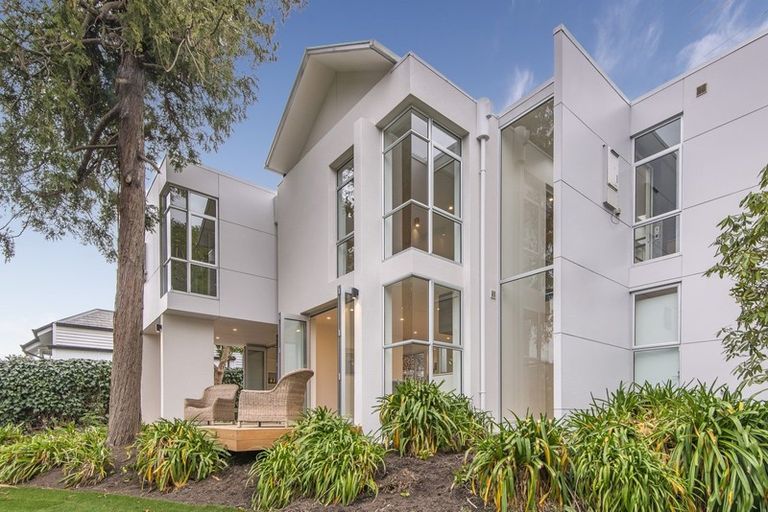 Photo of property in 100 Glandovey Road, Fendalton, Christchurch, 8052