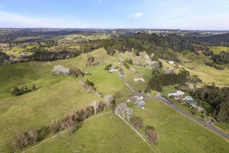 Photo of property in 107 Cemetery Road, Wainui, 0992