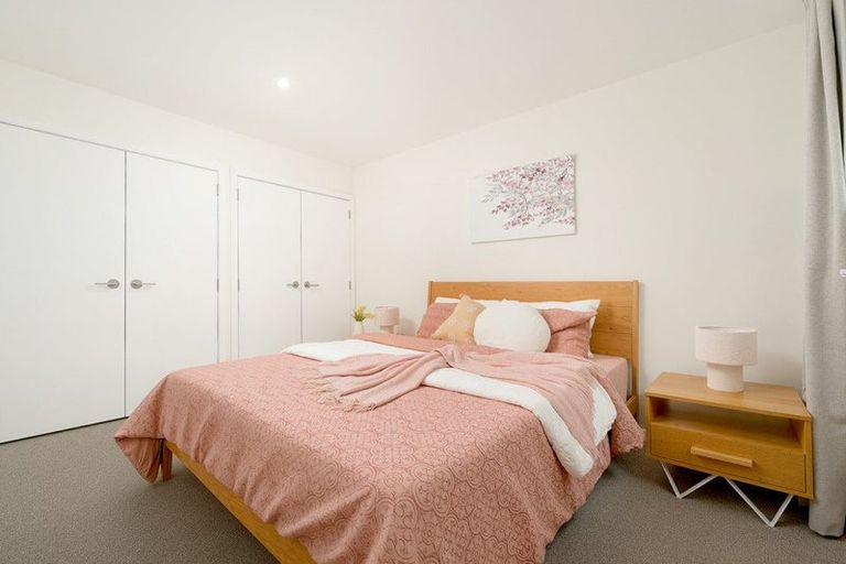 Photo of property in 22 Tokai Place, Glen Eden, 0602