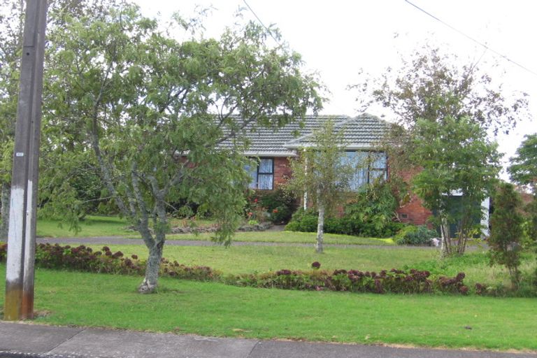 Photo of property in 44 Neil Avenue, Te Atatu Peninsula, Auckland, 0610