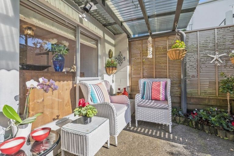 Photo of property in 7/18 Parr Terrace, Castor Bay, Auckland, 0620