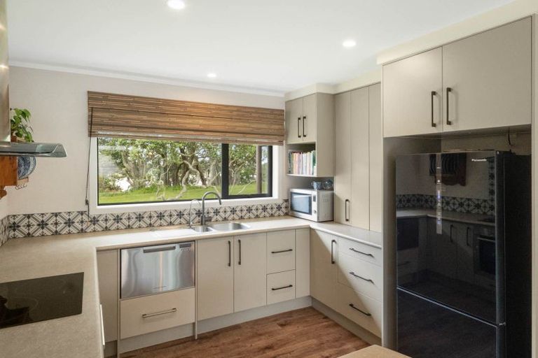 Photo of property in 37 Pohutukawa Drive, Athenree, Katikati, 3177